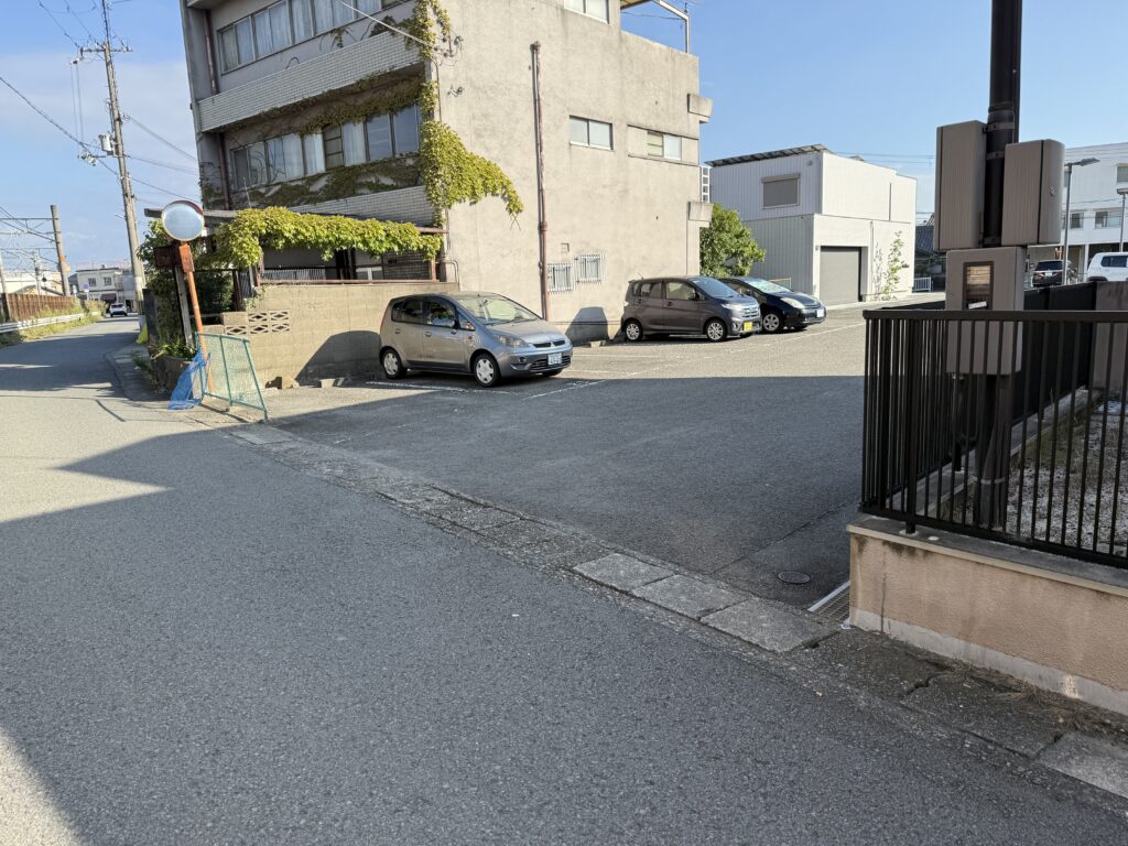 ロルフィング駐車場01